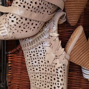 Vince Camuto Beige Cut-Out Heels 6.5